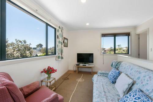 The Bowentown Bach - Waihi Beach Holiday Home
