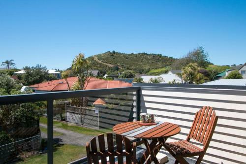 The Bowentown Bach - Waihi Beach Holiday Home