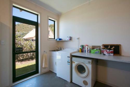 The Bowentown Bach - Waihi Beach Holiday Home