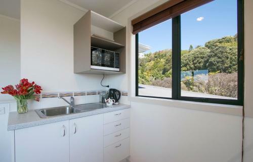 The Bowentown Bach - Waihi Beach Holiday Home