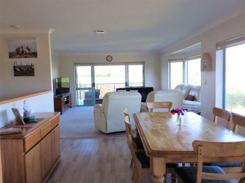Tuis Nest - Bowentown Holiday Home