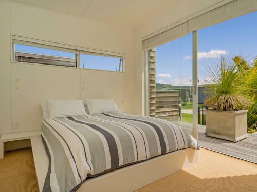 Sun Seekers Paradise - Whangapoua Holiday Home