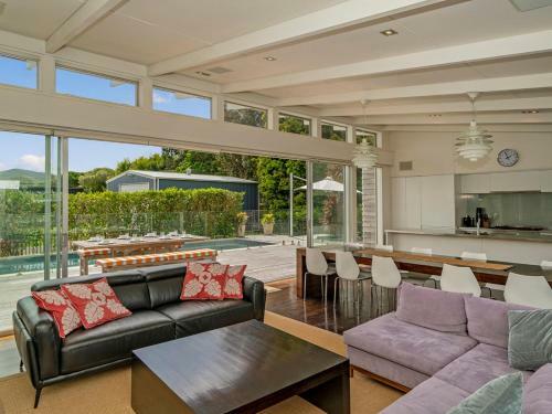 Sun Seekers Paradise - Whangapoua Holiday Home