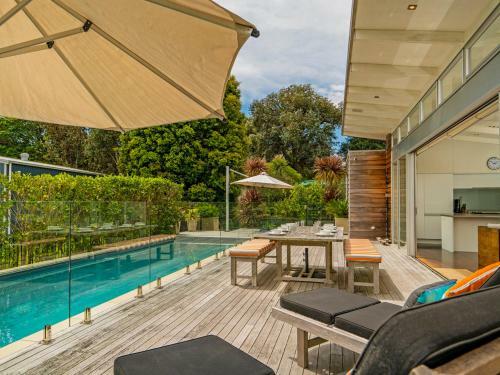 Sun Seekers Paradise - Whangapoua Holiday Home