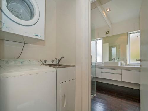 Sun Seekers Paradise - Whangapoua Holiday Home