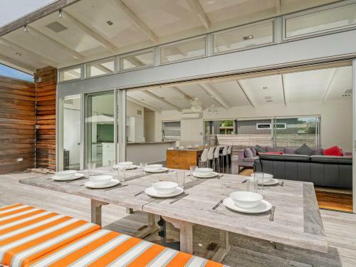 Sun Seekers Paradise - Whangapoua Holiday Home