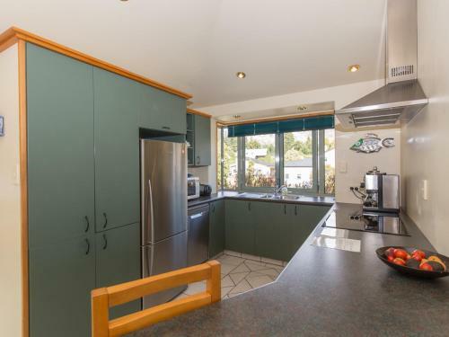 Central Sanctuary - Wanaka Holiday Home