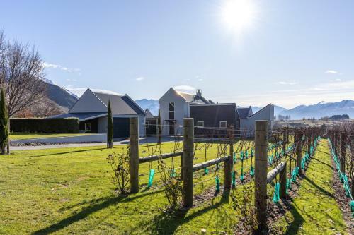 Elderberry Elegance - Wanaka Holiday Home