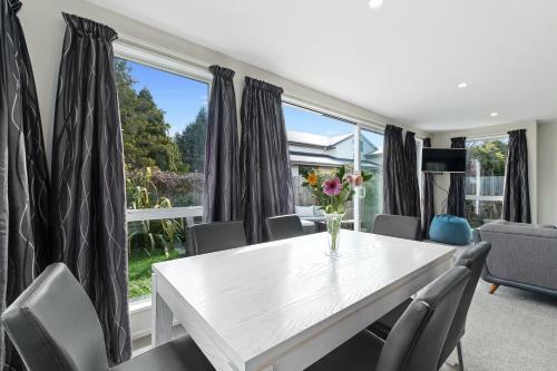 Hideaway On Hunter - Wanaka Holiday Home
