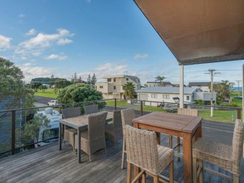 By The Beach - Whangamata Holiday Home
