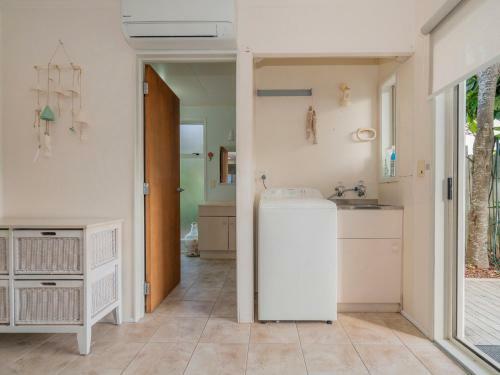 By The Beach - Whangamata Holiday Home