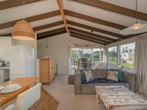By The Beach - Whangamata Holiday Home