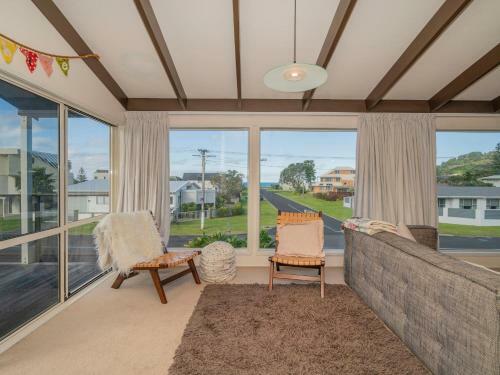 By The Beach - Whangamata Holiday Home