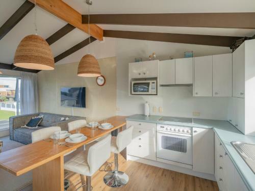 By The Beach - Whangamata Holiday Home
