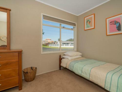 By The Beach - Whangamata Holiday Home