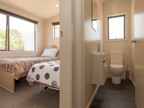 Hetherington Haven - Whangamata Holiday Home