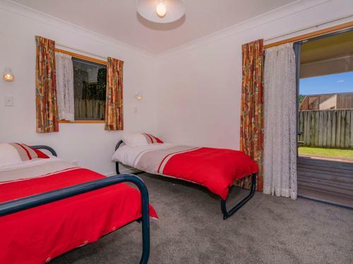 Coral Castle - Whangamata Holiday Home