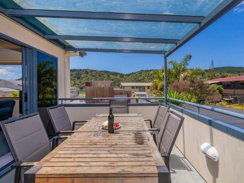 Coral Castle - Whangamata Holiday Home