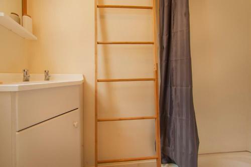 Surf Beach Views - Whangamata Holiday Home