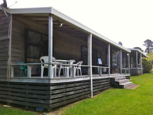 Relax At Wharekaho - Simpsons Beach Bach