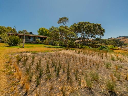 Norma's Place - Simpsons Beach Bach