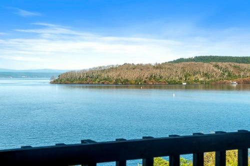 All Decked Out On The Lake - Taupo