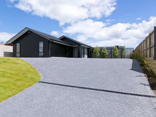 Lakeside Estate - Rainbow Point Holiday Home