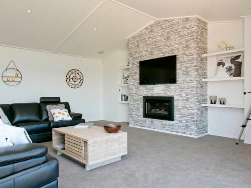 Lakeside Estate - Rainbow Point Holiday Home