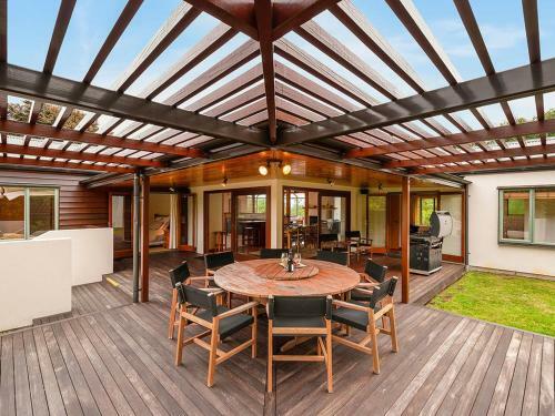 Awanui Lodge - Whakamoenga Point Holiday Home