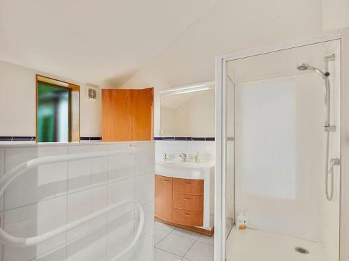 Awanui Lodge - Whakamoenga Point Holiday Home
