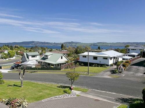 Golders Heights - Taupo Holiday Home
