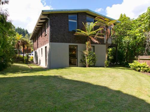 Acacia View At No 3 - Acacia Bay Holiday Home