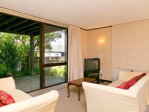 Acacia View At No 3 - Acacia Bay Holiday Home