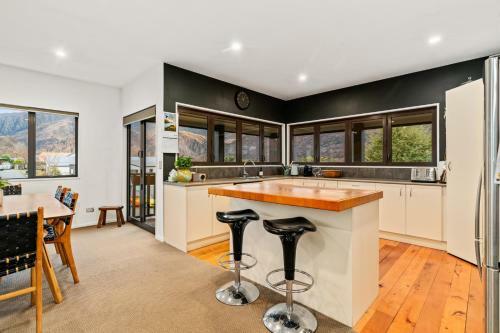 Arrow Peaks - Arrowtown Holiday Home