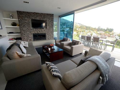 Walnut Retreat - Akaroa Holiday House