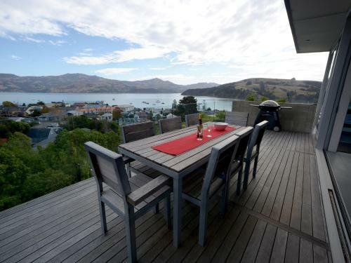 Walnut Retreat - Akaroa Holiday House