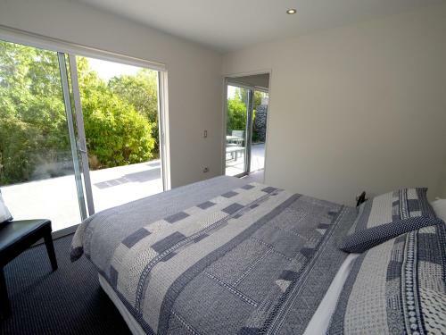 Walnut Retreat - Akaroa Holiday House