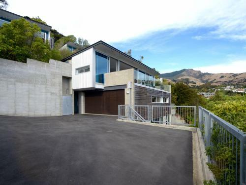 Walnut Retreat - Akaroa Holiday House