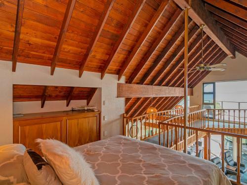 Beachfront Beauty - Opito Bay Holiday Home