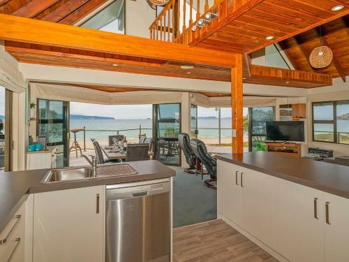 Beachfront Beauty - Opito Bay Holiday Home