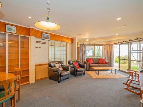 Beachfront Beauty - Opito Bay Holiday Home