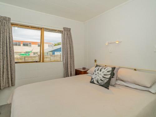 Beachfront Beauty - Opito Bay Holiday Home
