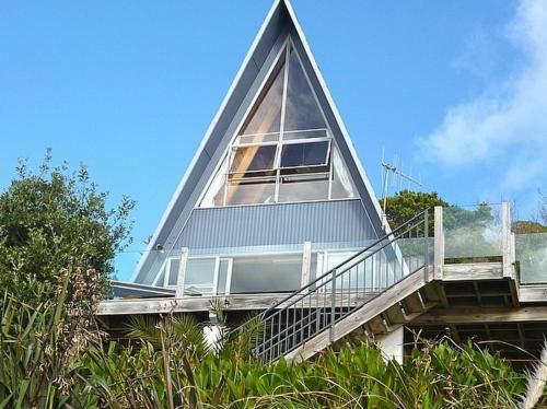 Lifes A Beach - Opito Bay Bach
