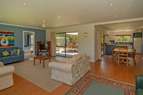 Sundaze - Hahei Holiday Home
