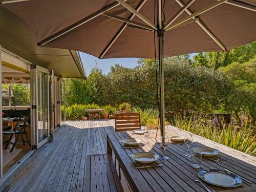 Koru Cabin - Hahei Holiday Home