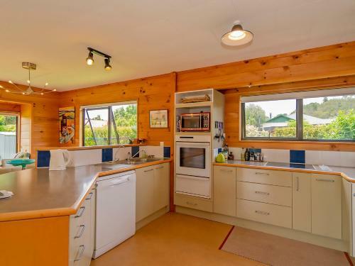 Moana - Hahei Holiday Home
