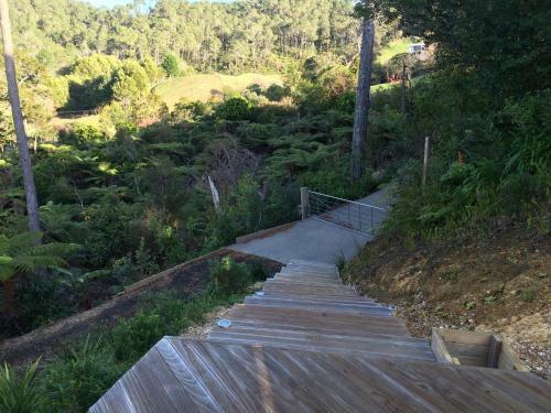 Treehouse - Hahei Holiday Home