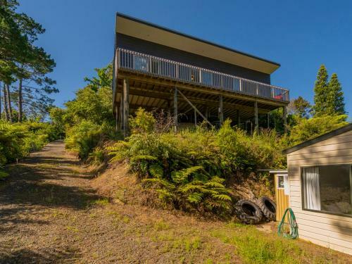 Treehouse - Hahei Holiday Home