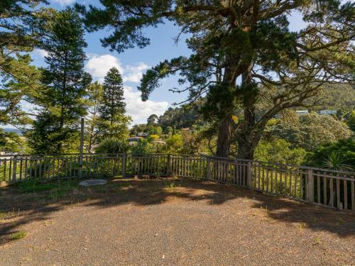 Treehouse - Hahei Holiday Home