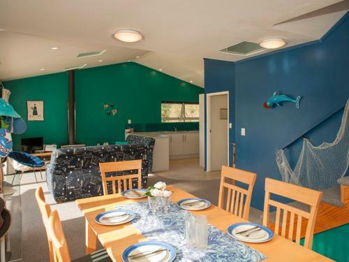 Coro Beach Haven - Hahei Holiday Home